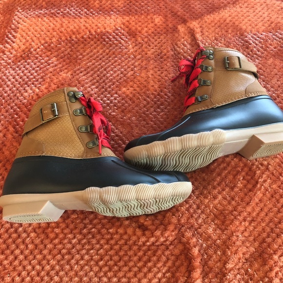 HP 11/21🎉🎉Brand New Maurices Jade SD Buckle Duck Boots - Picture 2 of 6